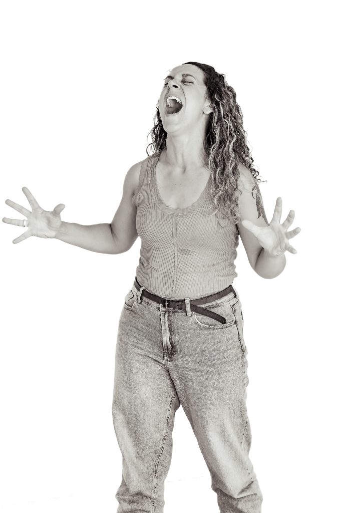 O Grito Mulher a gritar